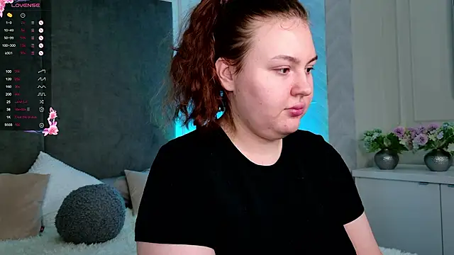 Mia Pearl online show from March 12, 8:31 am