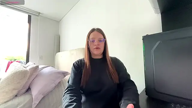 Snapshot of Sarahhh_0 chatting on March 15, 9:21 pm Sarahhh 0 online show from March 15, 9:21 pm