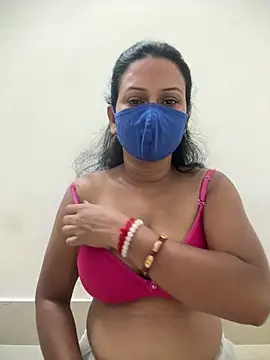 Snapshot of angelmoumita chatting on April 7, 5:35 pm angelmoumita online show from April 7, 5:35 pm