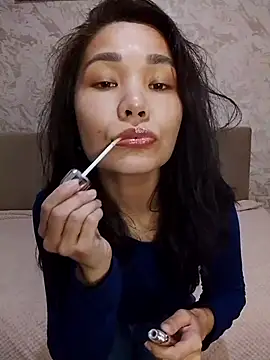 HollyXMolly online show from March 18, 5:49 pm