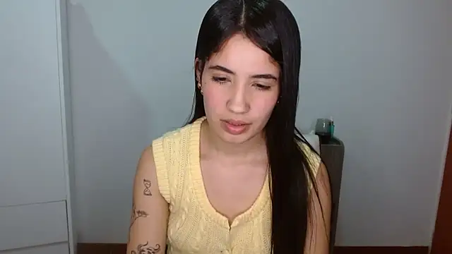 Snapshot of Lucy_engel chatting on April 1, 12:22 am Lucy engel online show from April 1, 12:22 am