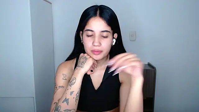 Snapshot of Lucy_engel chatting on April 25, 12:46 am Lucy engel online show from April 25, 12:46 am