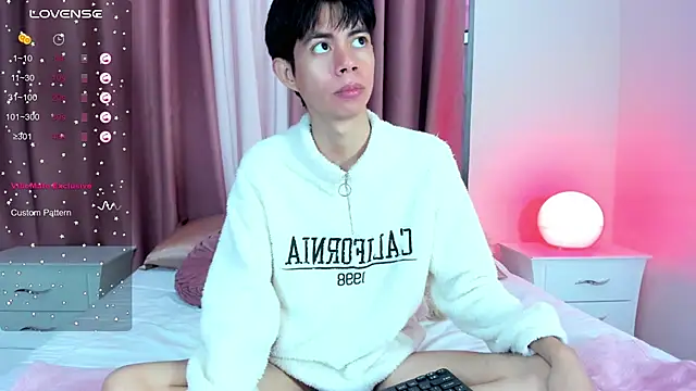 Snapshot of daniell_rdrig chatting on March 28, 1:00 pm daniell rdrig online show from March 28, 1:00 pm