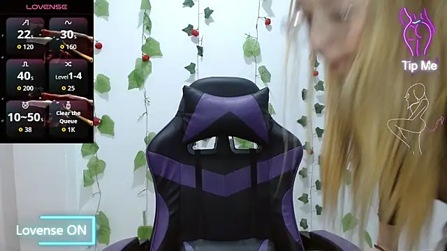 Snapshot of LiaRobertss_ chatting on March 13, 2:51 am LiaRobertss online show from March 13, 2:51 am