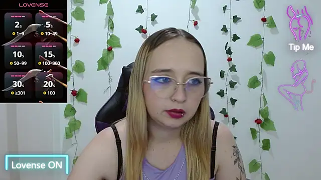 Snapshot of LiaRobertss_ chatting on March 27, 2:50 am LiaRobertss online show from March 27, 2:50 am