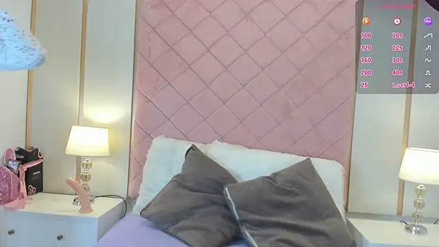 Snapshot of Alexa_Jonees chatting on April 24, 8:33 pm Alexa Jonees online show from April 24, 8:33 pm
