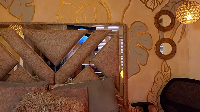 Tinocrow online show from March 30, 3:02 pm