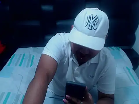 Snapshot of XNoahDeepThroatX chatting on March 27, 3:34 am XNoahDeepThroatX online show from March 27, 3:34 am