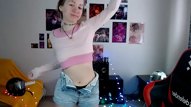 Snapshot of Nica_Kawaii chatting on April 7, 7:42 am Nica Kawaii online show from April 7, 7:42 am