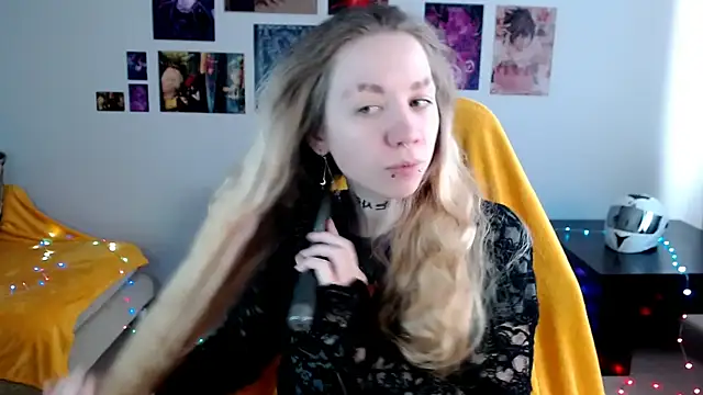 Snapshot of Nica_Kawaii chatting on April 14, 6:52 am Nica Kawaii online show from April 14, 6:52 am