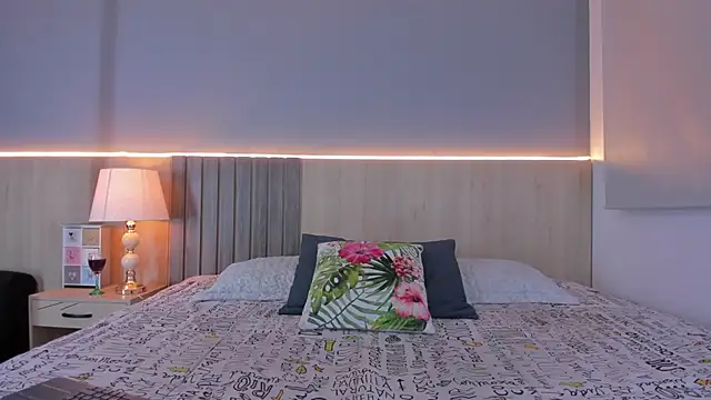 Sarah ross3 online show from March 28, 8:19 pm