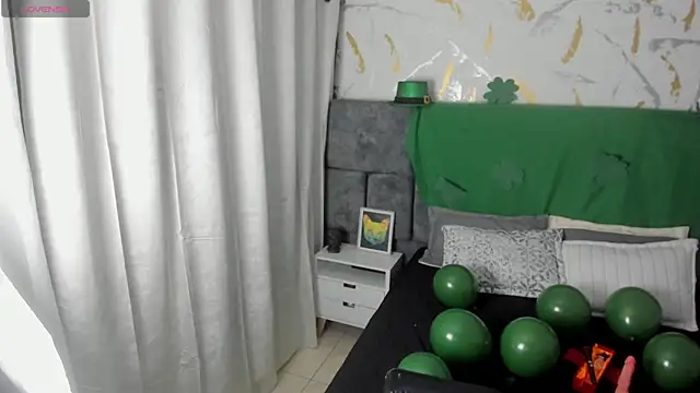 Laura Velle online show from March 18, 3:42 am