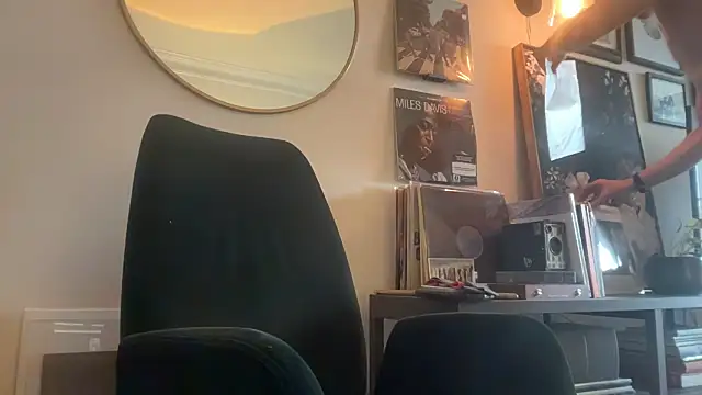 holtmatt25 online show from April 2, 10:18 pm