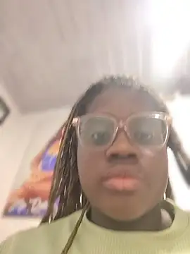 Snapshot of YourLiaa_ chatting on March 5, 10:28 pm YourLiaa online show from March 5, 10:28 pm