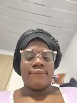 Snapshot of YourLiaa_ chatting on March 16, 5:44 am YourLiaa online show from March 16, 5:44 am