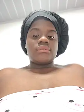 Snapshot of YourLiaa_ chatting on March 17, 4:39 am YourLiaa online show from March 17, 4:39 am