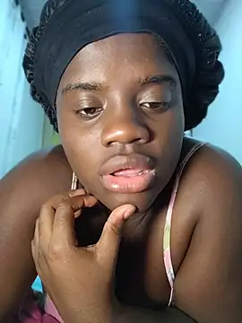 Snapshot of YourLiaa_ chatting on March 24, 5:56 am YourLiaa online show from March 24, 5:56 am