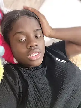 Snapshot of YourLiaa_ chatting on March 28, 3:28 am YourLiaa online show from March 28, 3:28 am