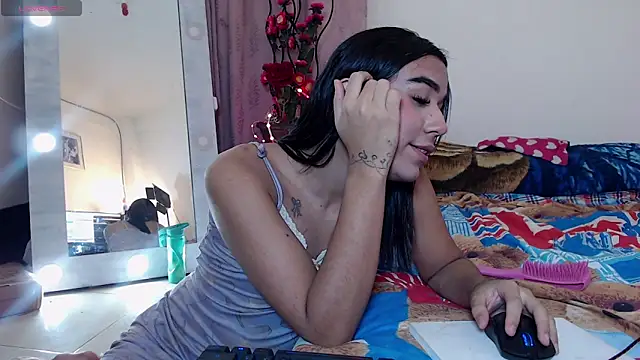 Snapshot of Candyy_doll__ chatting on April 7, 5:52 am Candyy doll online show from April 7, 5:52 am
