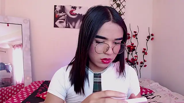 Snapshot of Candyy_doll__ chatting on April 11, 6:23 pm Candyy doll online show from April 11, 6:23 pm