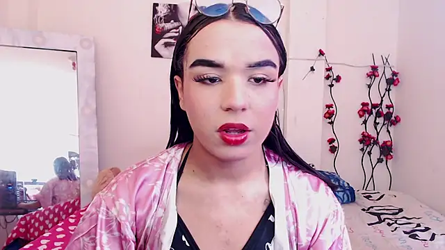 Snapshot of Candyy_doll__ chatting on April 21, 7:39 pm Candyy doll online show from April 21, 7:39 pm