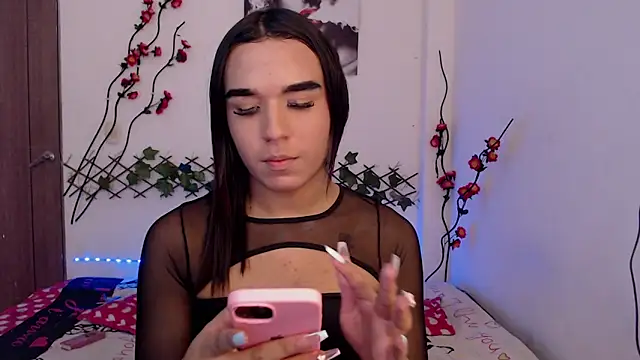 Snapshot of Candyy_doll__ chatting on April 25, 4:04 am Candyy doll online show from April 25, 4:04 am