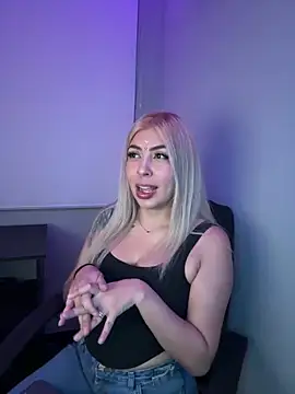 Snapshot of Megan_sexrosse chatting on March 10, 1:54 am Megan sexrosse online show from March 10, 1:54 am