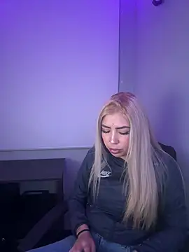 Snapshot of Megan_sexrosse chatting on March 11, 1:33 am Megan sexrosse online show from March 11, 1:33 am