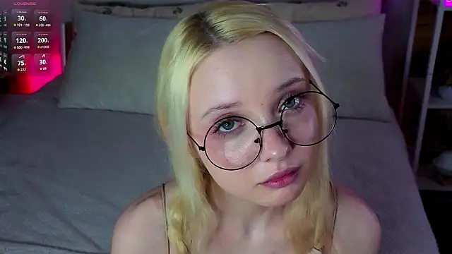 Snapshot of TwilaDona chatting on March 9, 1:31 am TwilaDona online show from March 9, 1:31 am