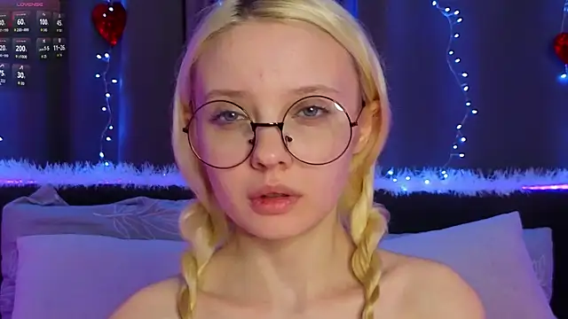 Snapshot of TwilaDona chatting on March 17, 1:21 am TwilaDona online show from March 17, 1:21 am