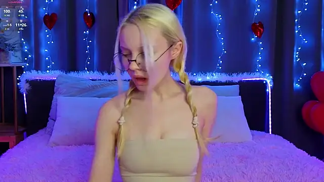 Snapshot of TwilaDona chatting on March 19, 1:09 am TwilaDona online show from March 19, 1:09 am