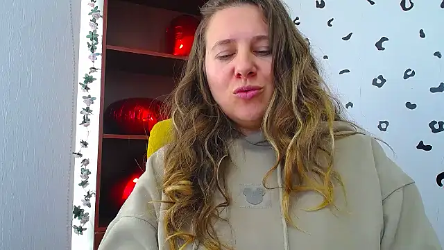 Snapshot of Nionelly chatting on March 5, 12:56 pm Nionelly online show from March 5, 12:56 pm