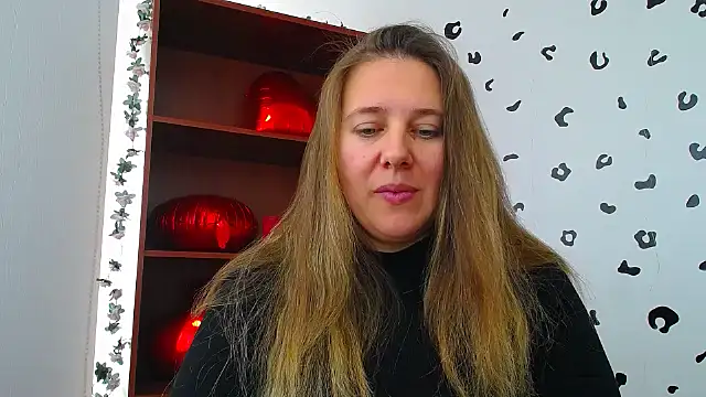 Snapshot of Nionelly chatting on March 8, 9:57 am Nionelly online show from March 8, 9:57 am