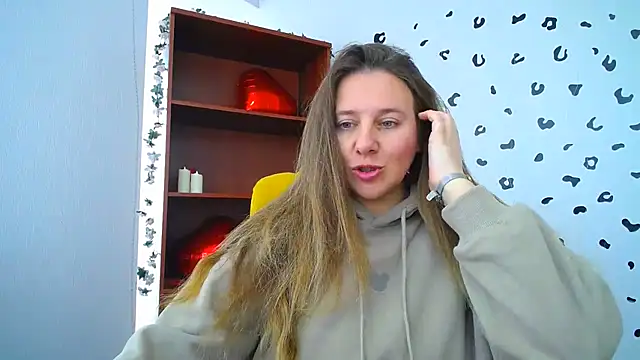 Snapshot of Nionelly chatting on March 15, 9:04 am Nionelly online show from March 15, 9:04 am