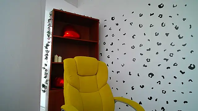 Snapshot of Nionelly chatting on March 25, 9:37 am Nionelly online show from March 25, 9:37 am