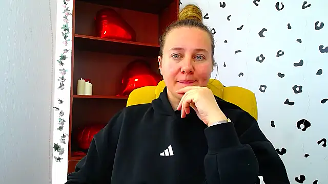 Snapshot of Nionelly chatting on March 28, 11:32 am Nionelly online show from March 28, 11:32 am