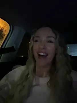 KatieCutieXooo online show from March 29, 8:09 pm