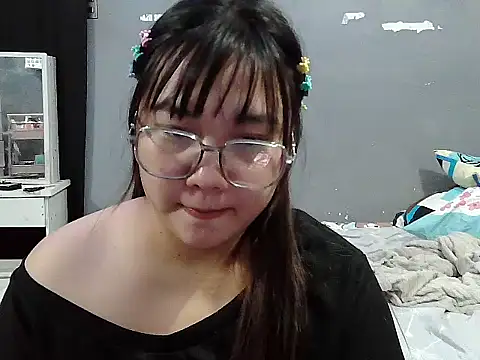 Snapshot of mabyhot16 chatting on April 8, 8:36 am mabyhot16 online show from April 8, 8:36 am