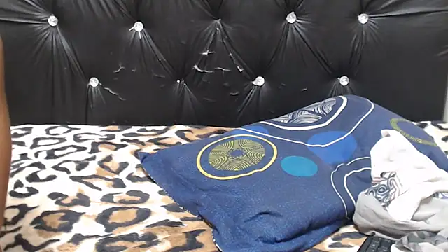 TallGoddessX  online show from June 13, 2:42 am