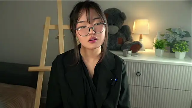 Snapshot of NelleMihalko chatting on March 12, 11:27 am NelleMihalko online show from March 12, 11:27 am