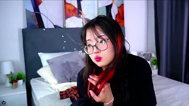 Snapshot of NelleMihalko chatting on April 4, 12:24 pm NelleMihalko online show from April 4, 12:24 pm