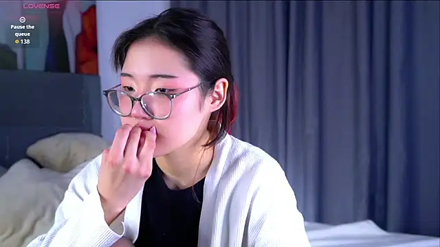 Snapshot of NelleMihalko chatting on April 15, 1:34 am NelleMihalko online show from April 15, 1:34 am