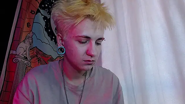 Snapshot of ray-taylorrr chatting on March 17, 12:41 pm ray-taylorrr online show from March 17, 12:41 pm