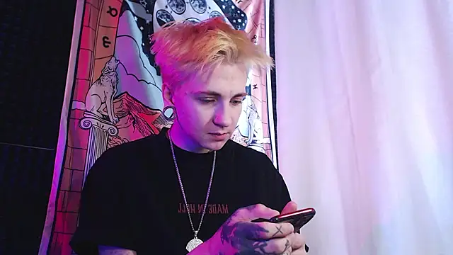 Snapshot of ray-taylorrr chatting on March 20, 1:27 pm ray-taylorrr online show from March 20, 1:27 pm