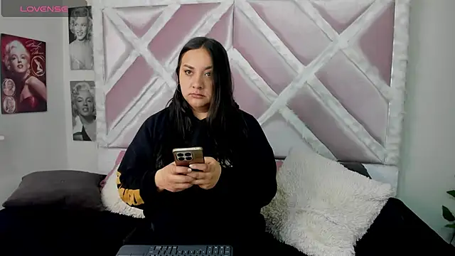 Snapshot of Lele_669 chatting on March 26, 1:38 pm Lele 669 online show from March 26, 1:38 pm