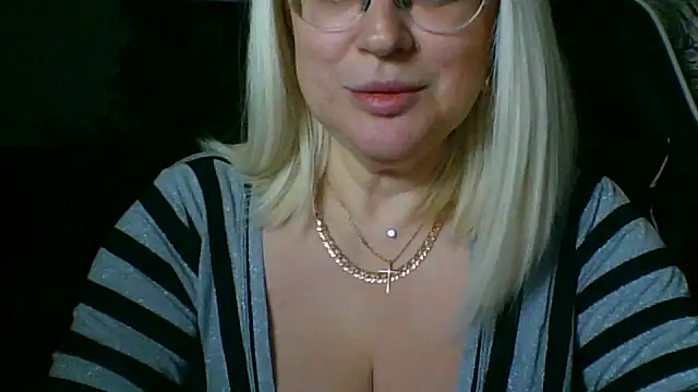 Snapshot of LianaSweetX chatting on March 24, 8:03 pm LianaSweetX online show from March 24, 8:03 pm