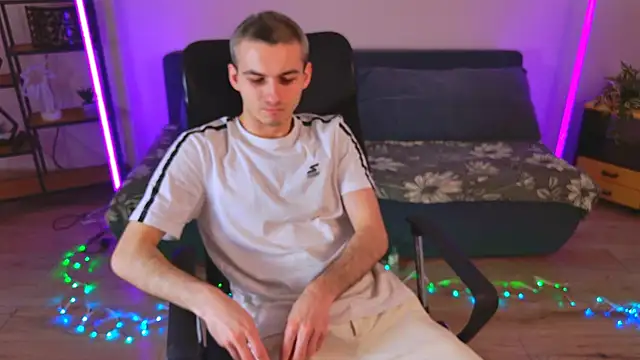 Snapshot of Magic_Storms chatting on March 22, 12:36 am Magic Storms online show from March 22, 12:36 am