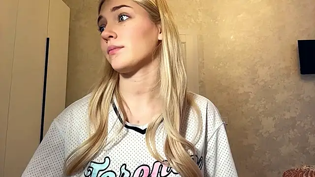 Barbie Steph online show from March 22, 1:25 pm