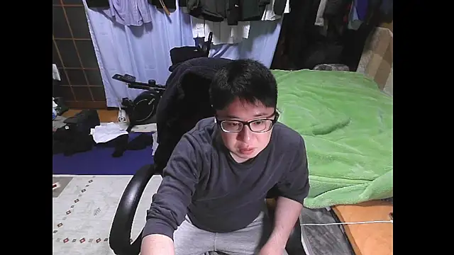 Snapshot of hide39 chatting on March 9, 3:05 pm hide39 online show from March 9, 3:05 pm