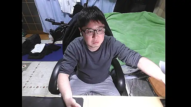 Snapshot of hide39 chatting on March 15, 1:28 pm hide39 online show from March 15, 1:28 pm